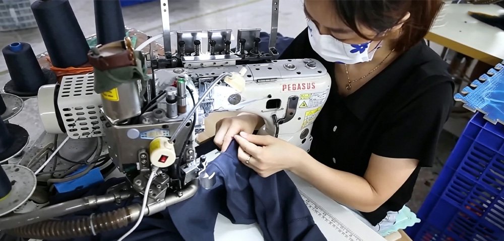 Yongrui Custom Mens Swimsuits Manufacturers Master Sewing